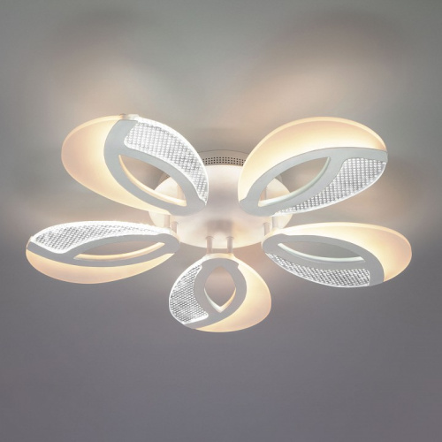 Потолочная люстра Eurosvet Flake 90140/5 белый 70W. Фото №1